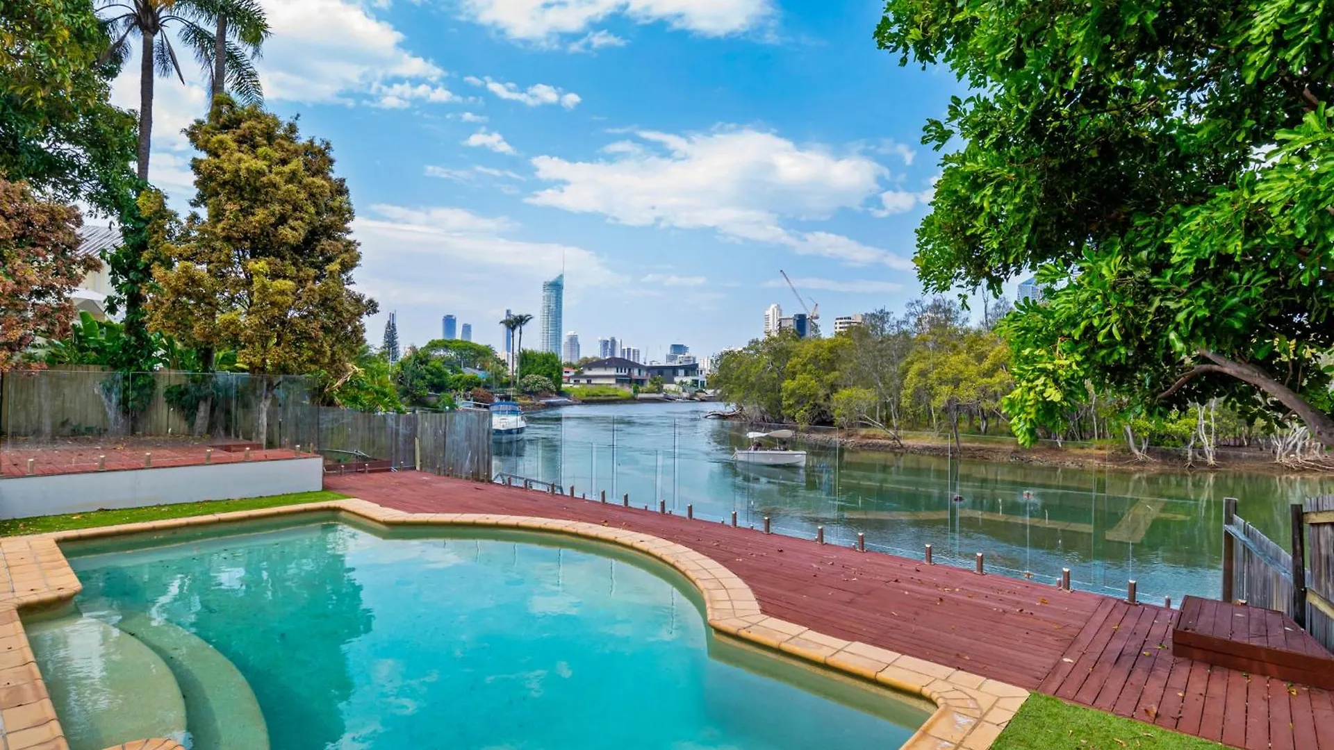 Holiday home Spacious Waterfront Retreat In Broadbeach Waters Gold Coast