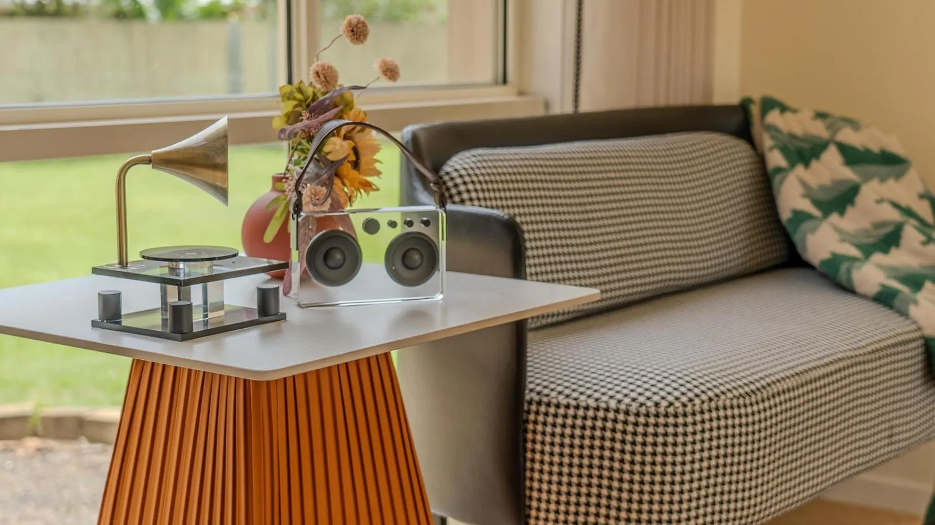 Spacious Waterfront Retreat In Broadbeach Waters Gold Coast