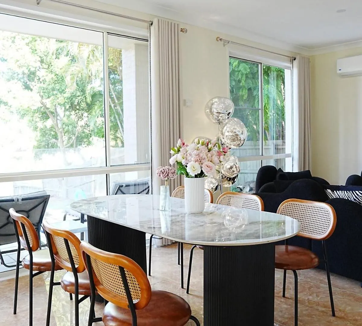 Spacious Waterfront Retreat In Broadbeach Waters Gold Coast