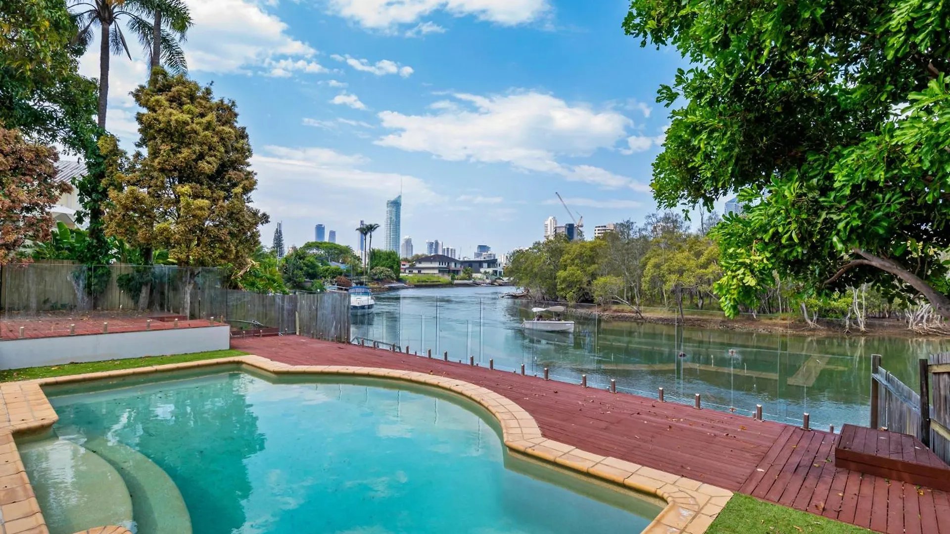 Spacious Waterfront Retreat In Broadbeach Waters Gold Coast Holiday home