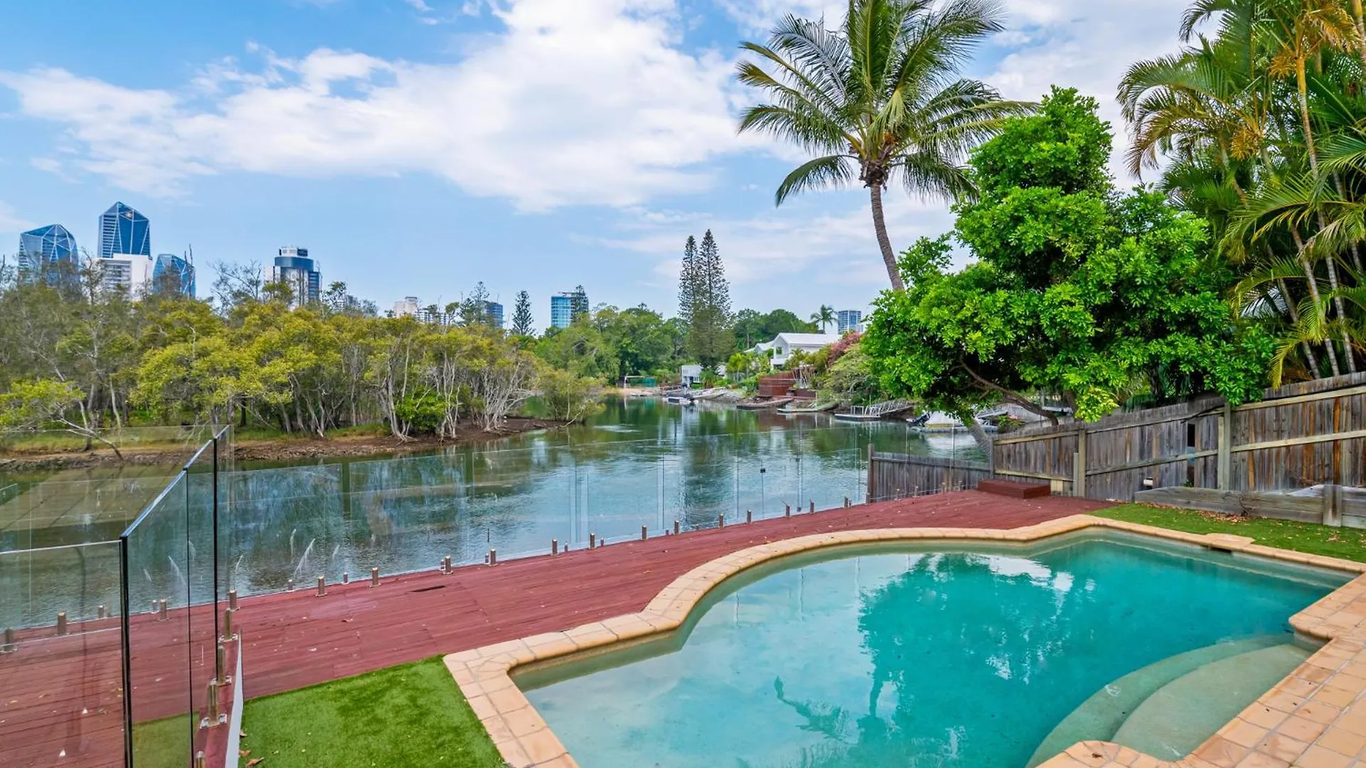 Spacious Waterfront Retreat In Broadbeach Waters Gold Coast Australia