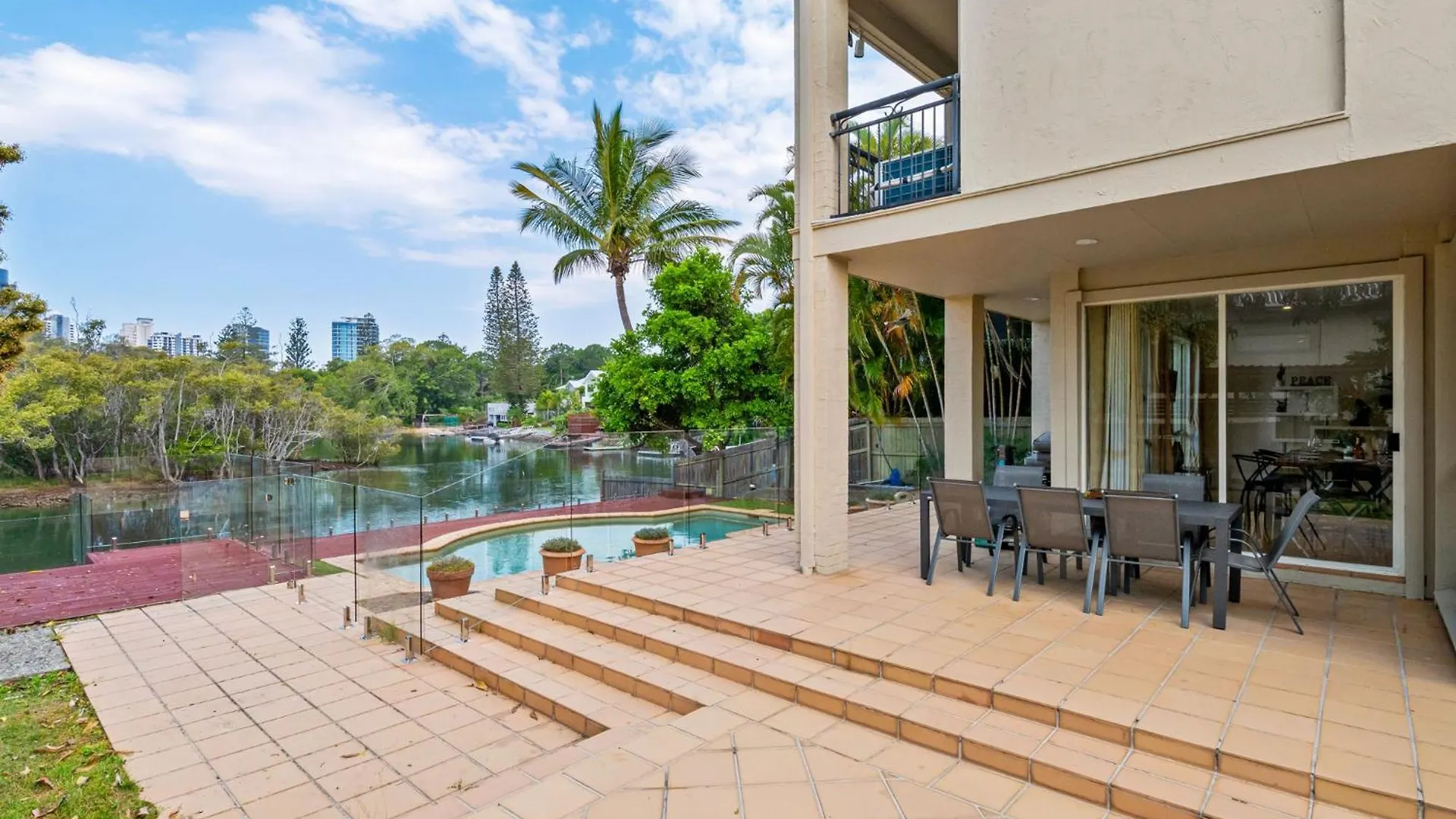 Spacious Waterfront Retreat In Broadbeach Waters Gold Coast 0*,  Australia