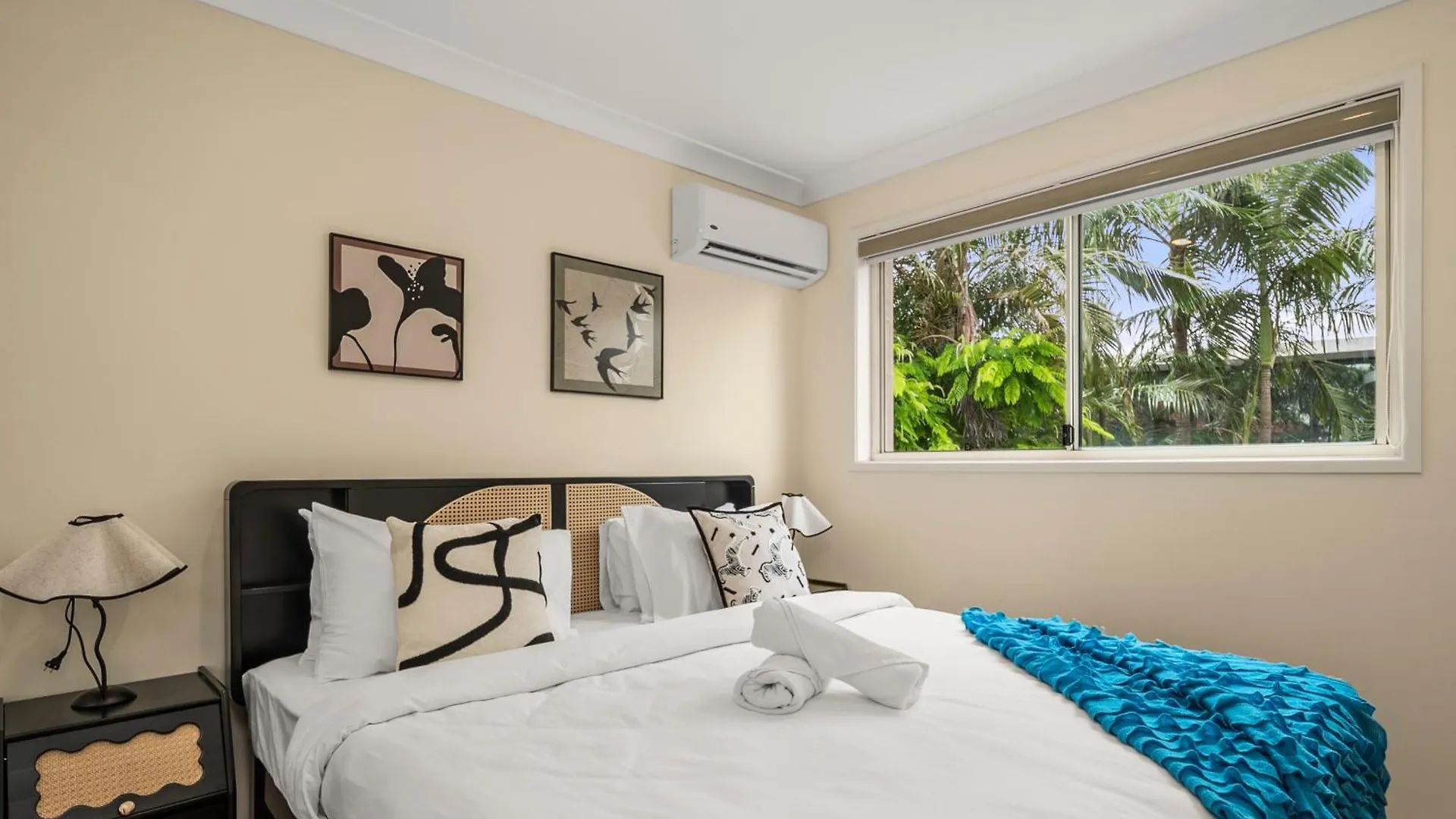 Holiday home Spacious Waterfront Retreat In Broadbeach Waters Gold Coast Australia