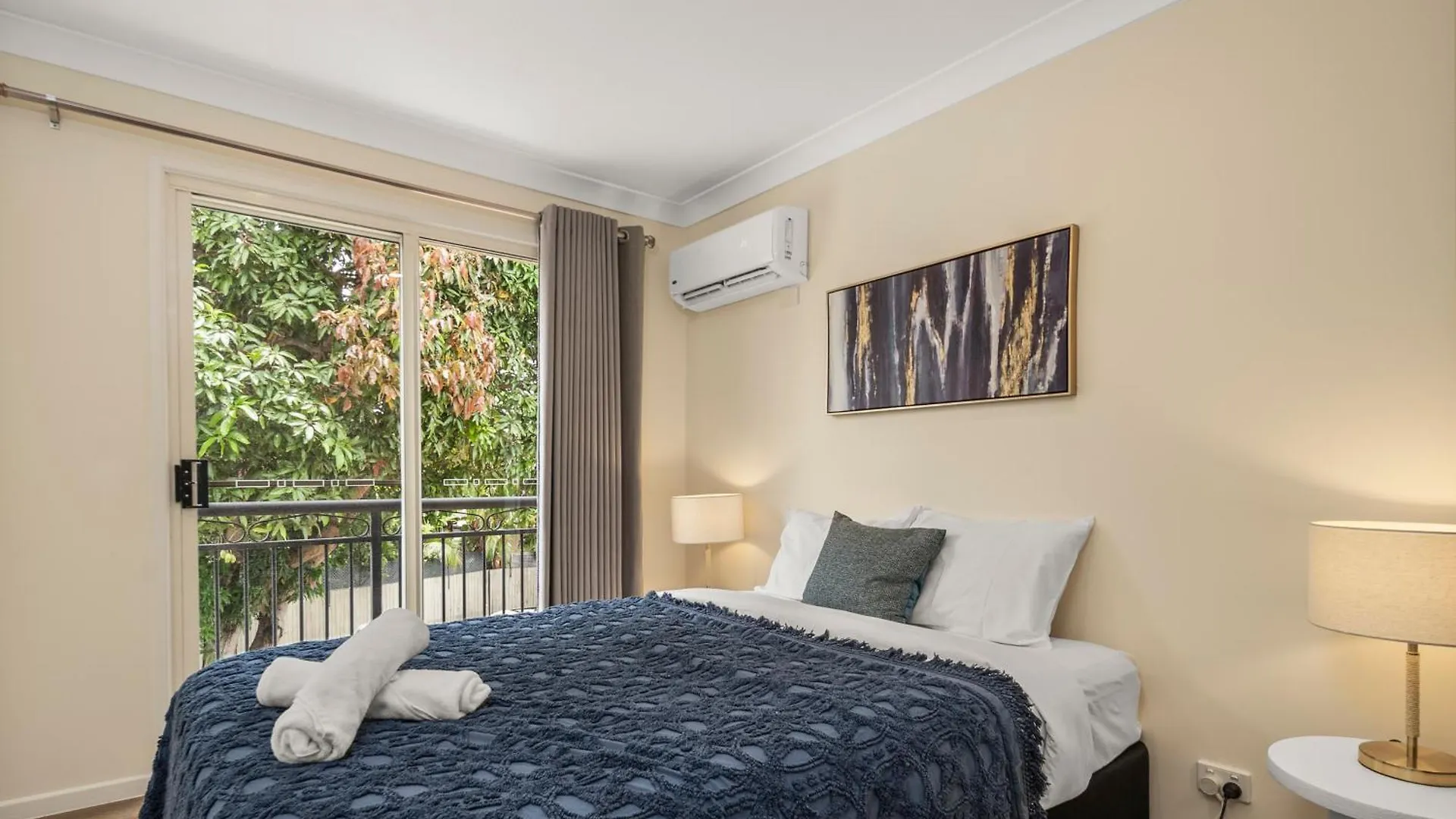 Holiday home Spacious Waterfront Retreat In Broadbeach Waters Gold Coast Australia