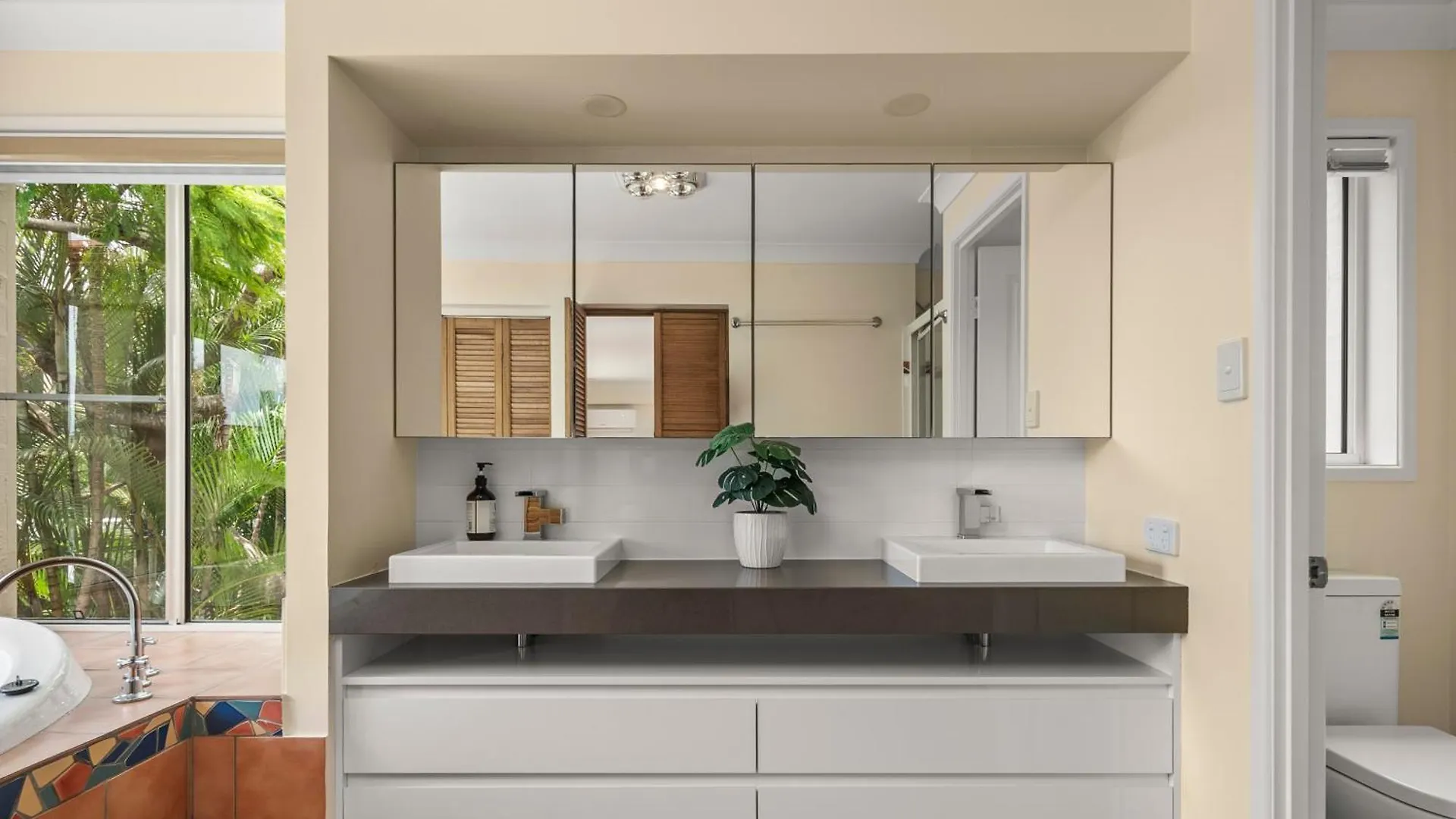 Holiday home Spacious Waterfront Retreat In Broadbeach Waters Gold Coast