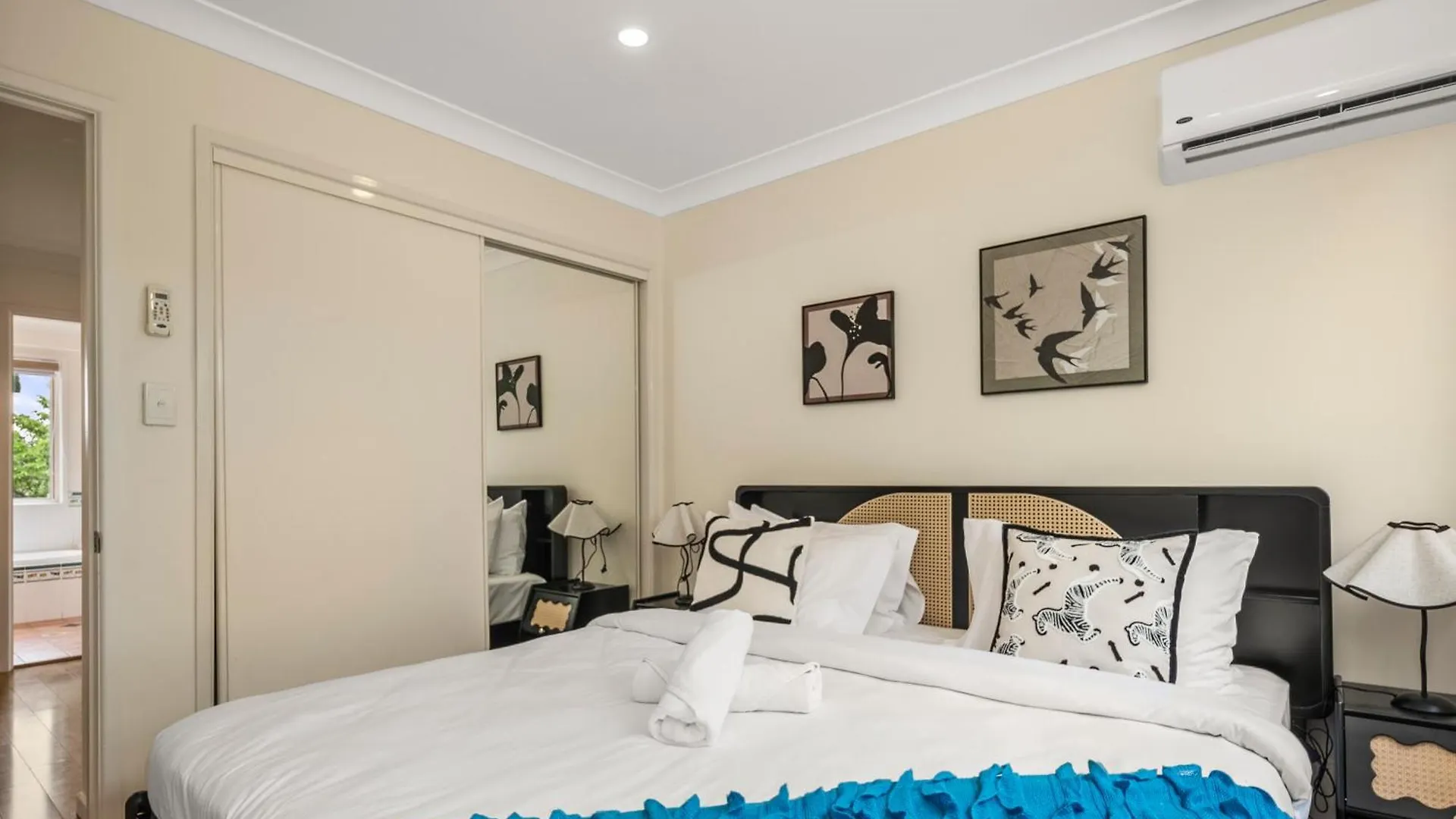 Spacious Waterfront Retreat In Broadbeach Waters Gold Coast 0*,