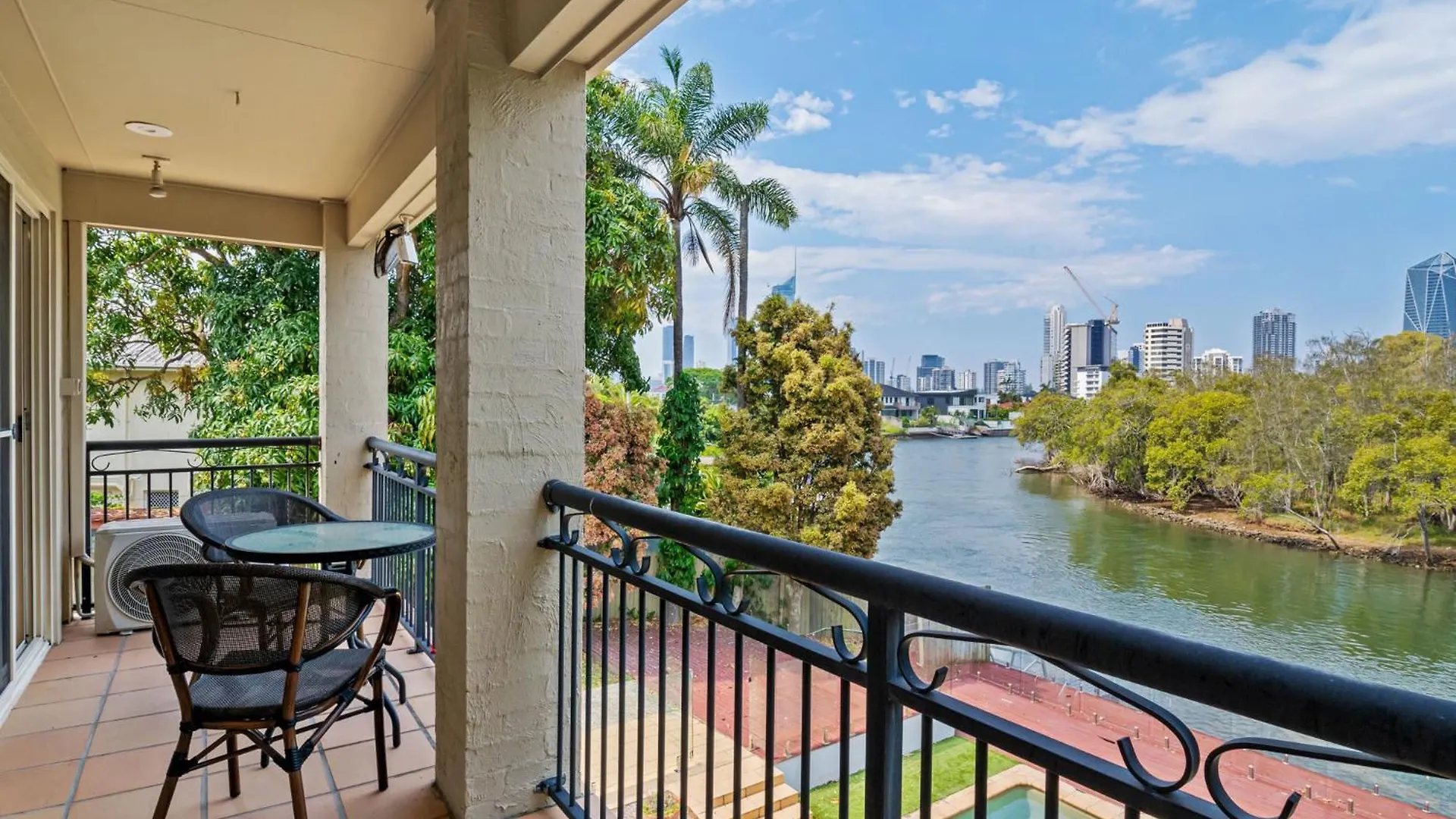 Spacious Waterfront Retreat In Broadbeach Waters Gold Coast Holiday home