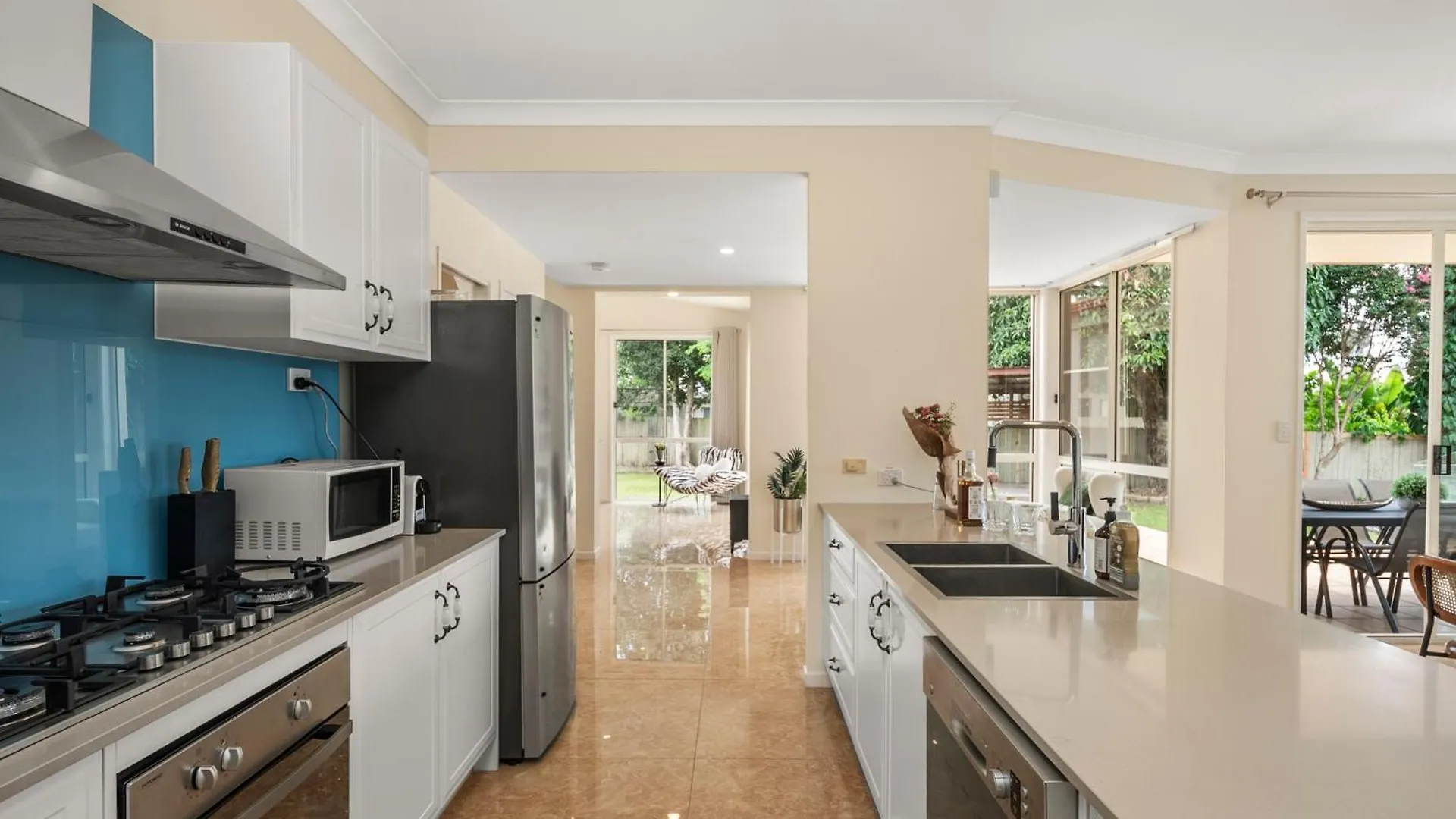 Spacious Waterfront Retreat In Broadbeach Waters Gold Coast Holiday home