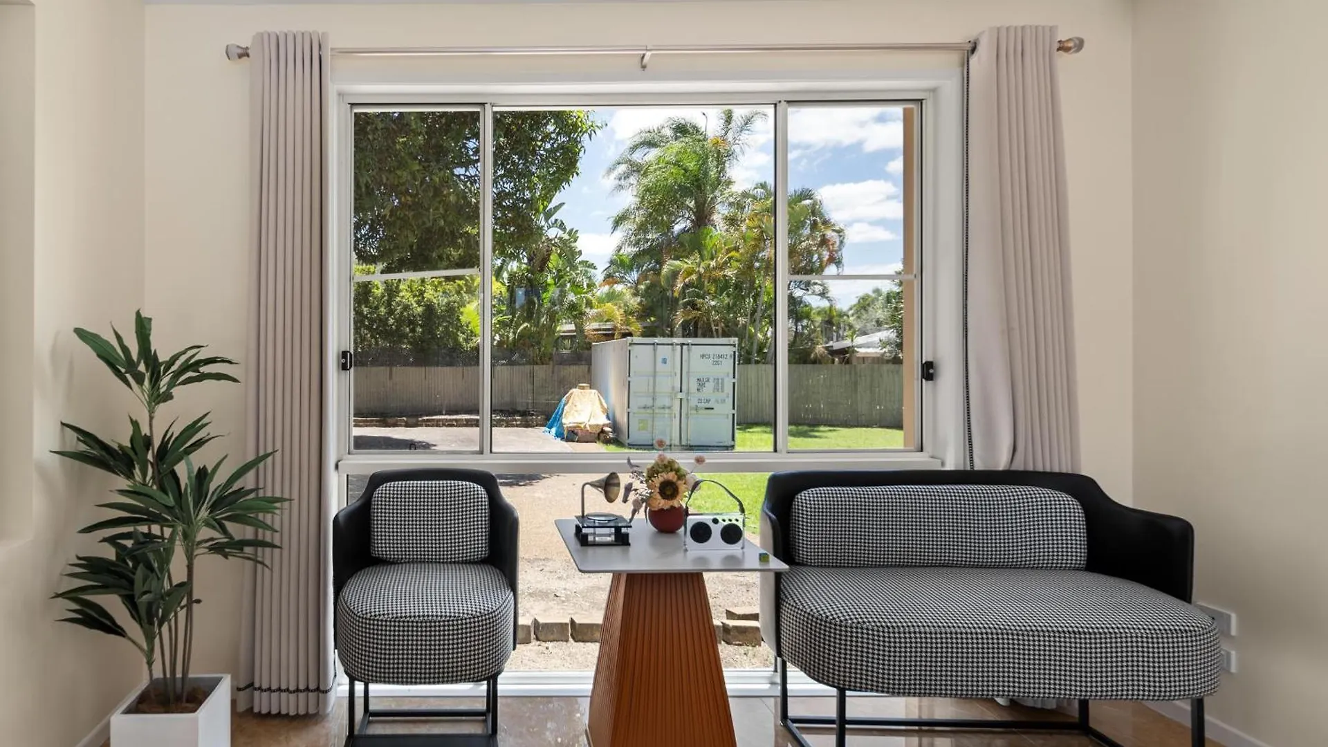 Spacious Waterfront Retreat In Broadbeach Waters Gold Coast
